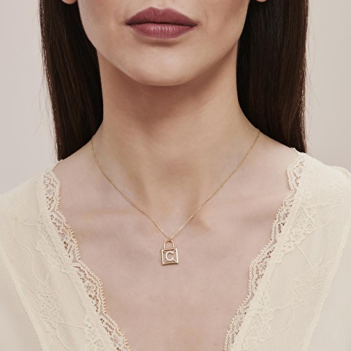 Altın C Harfi Kolye