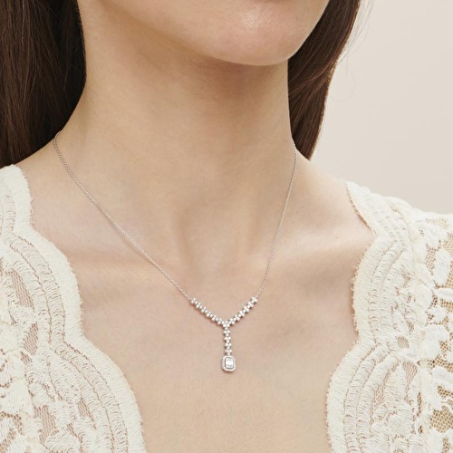 0.60 Karat Pırlanta Baget Kolye