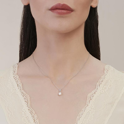 0.07 Karat Pırlanta İncili Baget Kolye