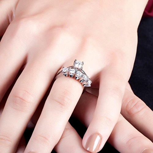 0.81 Karat Pırlanta Beştaş Yüzük