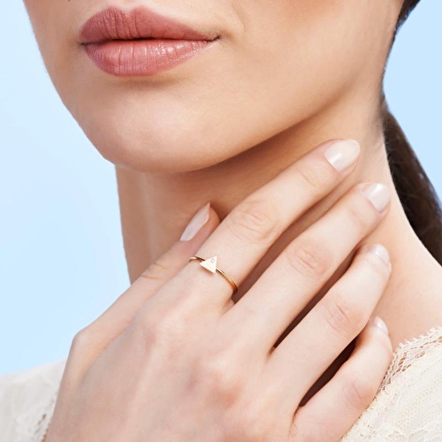 0.01 Karat Pırlanta Üçgen Yüzük