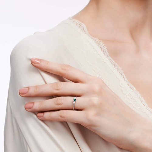 0.27 Karat Pırlanta Zümrüt Tria Yüzük