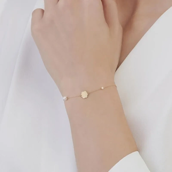 0.02 Karat Pırlanta İncili Çiçek Bileklik 