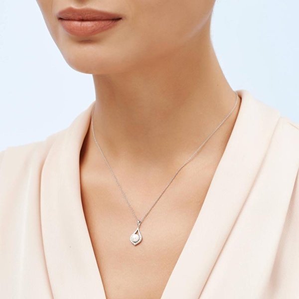 0.09 Karat Pırlantalı İnci Kolye