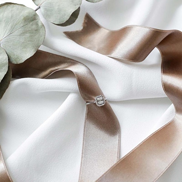 0.15 Karat Pırlanta Baget Yüzük