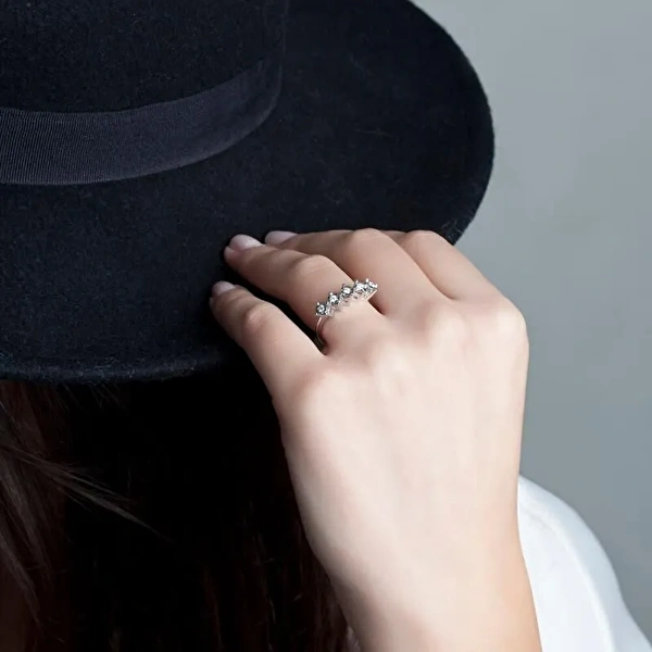 Pırlanta Beştaş Yüzük