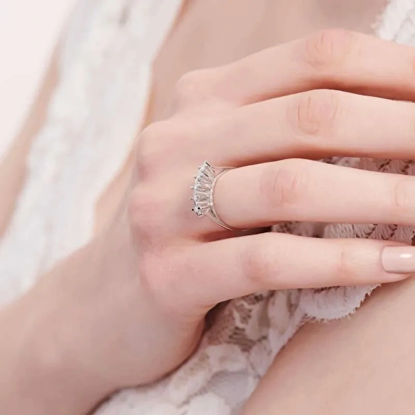 0.09 Karat Pırlanta Beştaş Yüzük