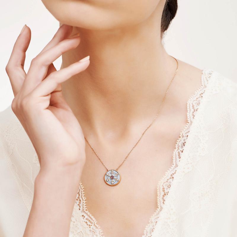 Sardonyx Stone & Snowflake Gold Necklace