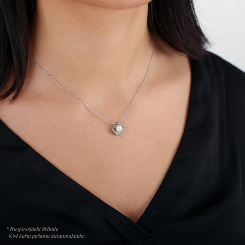 Oyster Pearl Diamond Necklace
