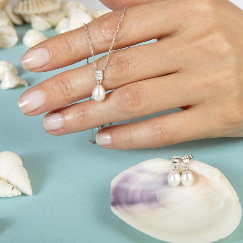 Pearl Baguette Diamond Necklace