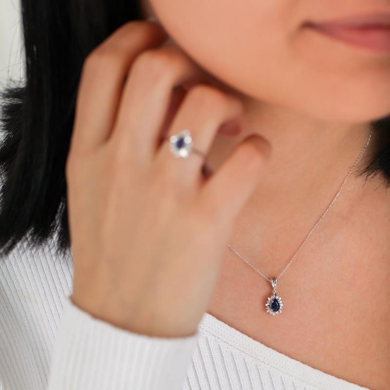 0.08 Carat Saphir Diamond Necklace